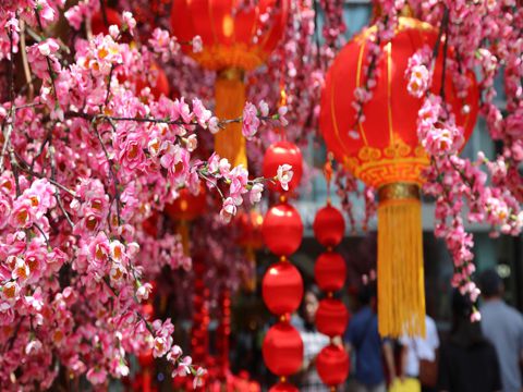 中元节祝福语怎么说  中元节，拜鬼神，看鬼片，逛鬼市，点鬼火，说鬼话