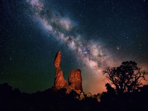 祝孩子儿童节快乐的一句话 短信到，烦恼消，祝福对你把手招